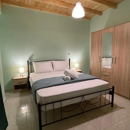 Blu Bene In Mavrovouni, Gytheio Mavrovouni (Laconia)