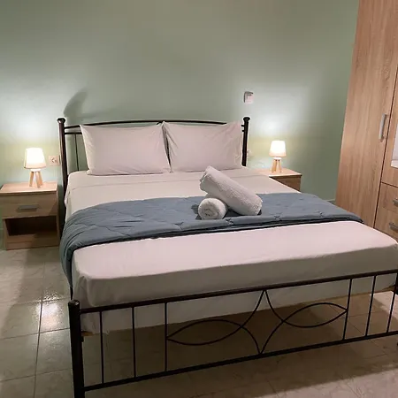 Blu Bene In Mavrovouni, Gytheio *