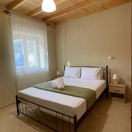 Blu Bene In Mavrovouni, Gytheio * Mavrovouni (Laconia)