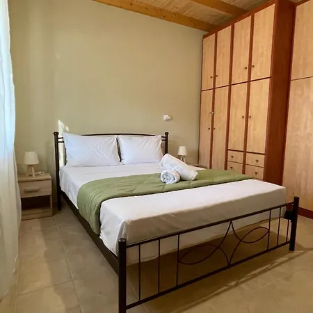 Blu Bene In Mavrovouni, Gytheio *