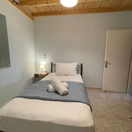 Blu Bene In Mavrovouni, Gytheio Mavrovoúnion