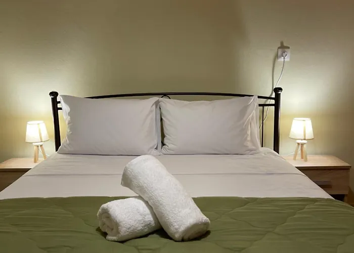 Blu Bene In Mavrovouni, Gytheio * Mavrovoúnion