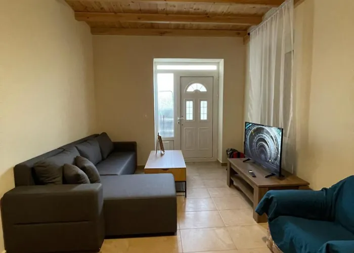 Blu Bene In Mavrovouni, Gytheio * Mavrovoúnion