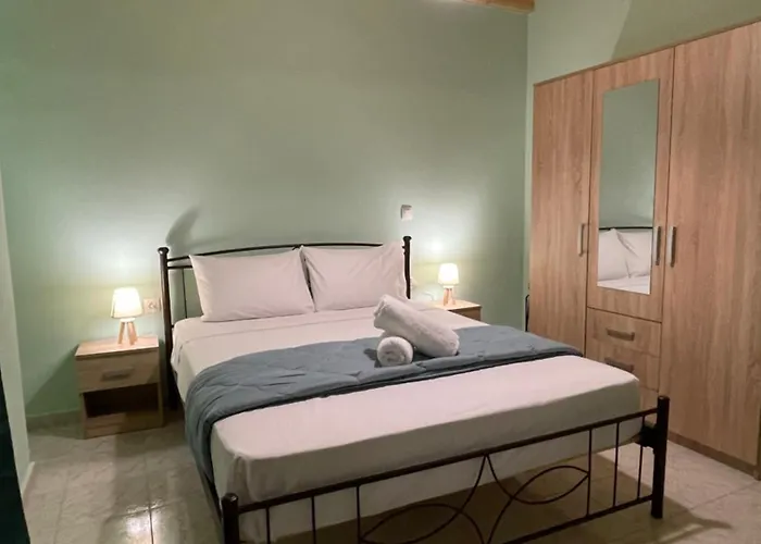 Blu Bene In Mavrovouni, Gytheio Mavrovoúnion