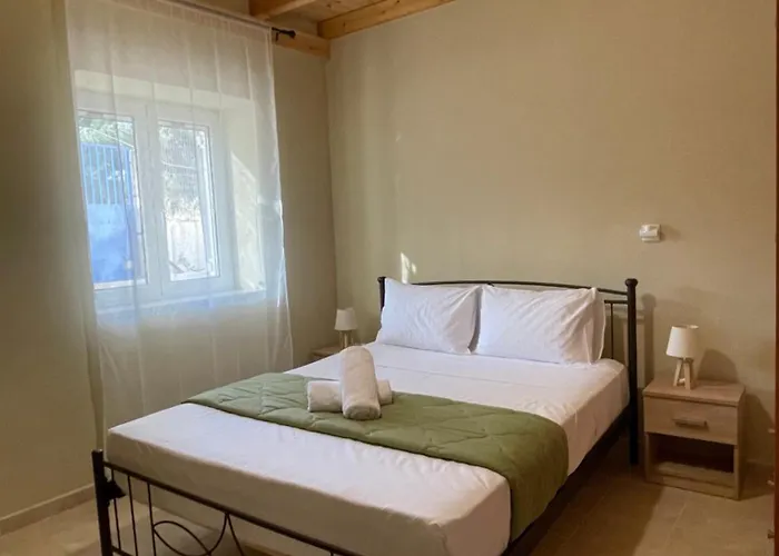 Blu Bene In Mavrovouni, Gytheio * Mavrovoúnion